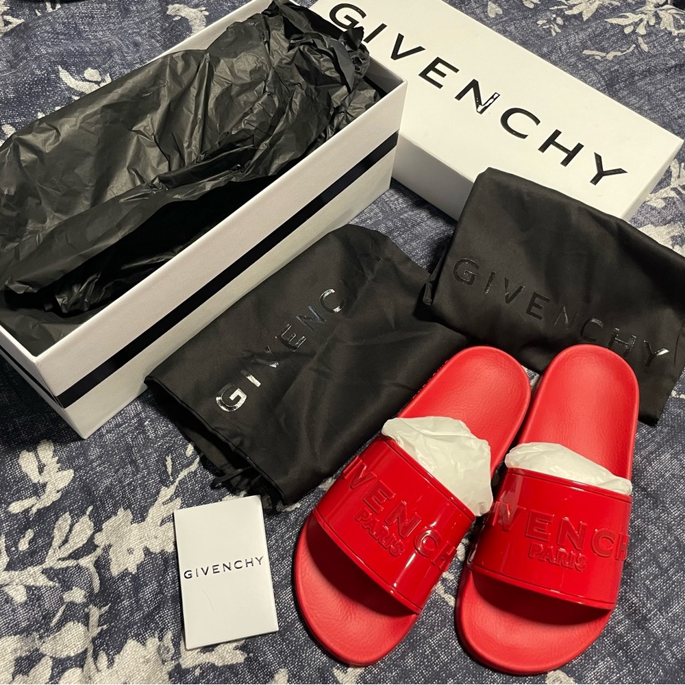 BNEW GIVENCHY POOL SLIDES size 39/6men